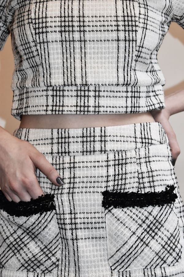 Conjunto Cropped e Saia Xadrez